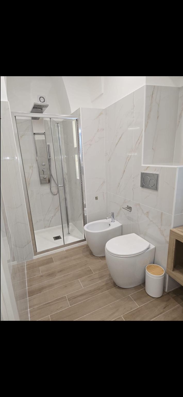 Room 1 bagno
